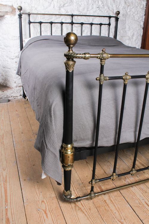 fig 4. Stunningly Detailed Winfield Taper Post King Size Bed