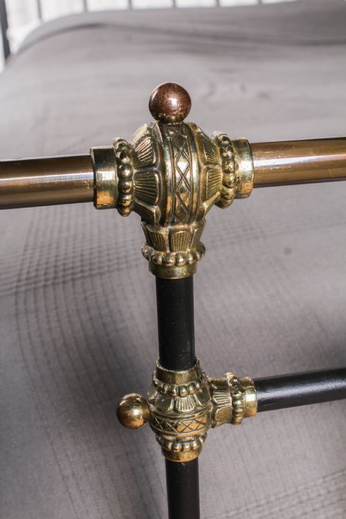 fig 5. Stunningly Detailed Winfield Taper Post King Size Bed