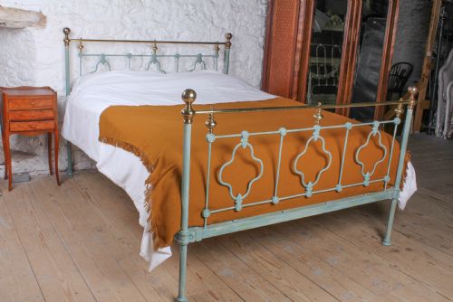Unique and Attractive Victorian King Size Bed