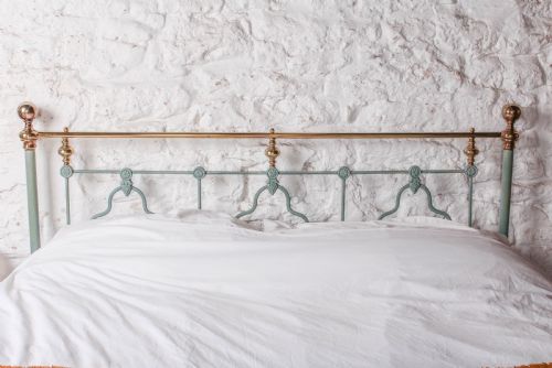 fig 5. Unique and Attractive Victorian King Size Bed 