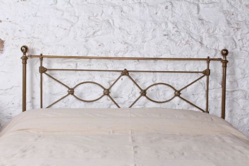 fig 1. Pleasingly Detailed Victorian King Size No-End Bed