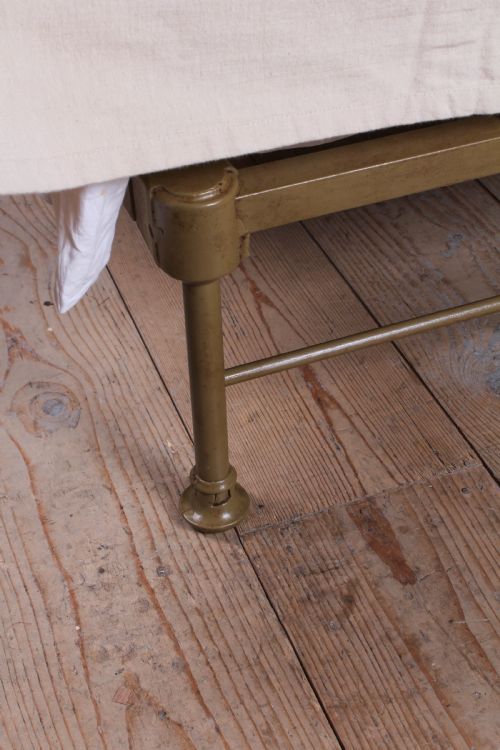 fig 2. Pleasingly Detailed Victorian King Size No-End Bed
