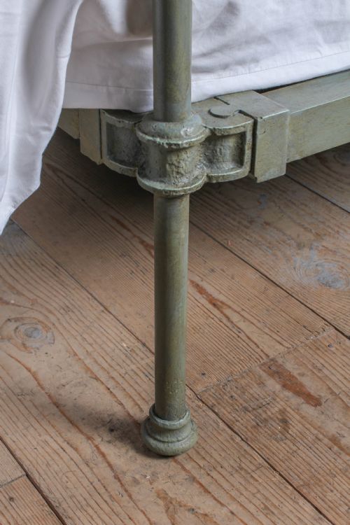 fig 3. Elegant and well built Victorian iron and brass no end four poster