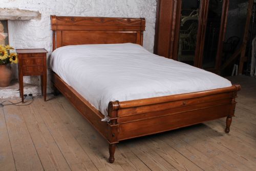 Very Nice French Sleigh King Size Bed with Delightful Low End – Includes Bed Base