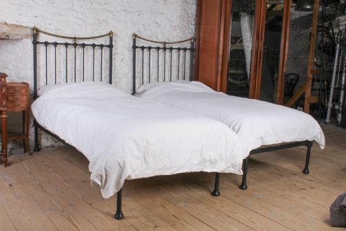 fig 3. Pair of Timelessly Tasteful Victorian Single Beds – Can be Joined