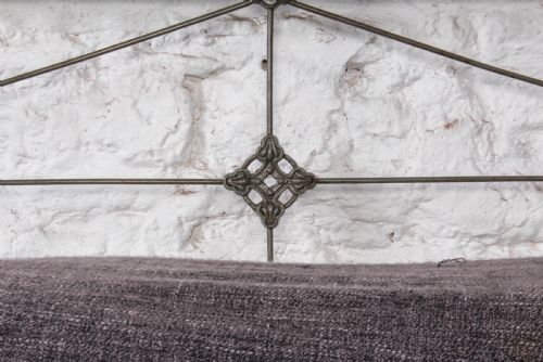 fig 4. Charming Irish Double No End Bed