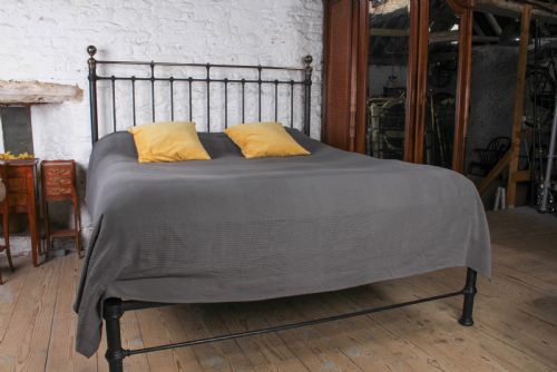 fig 3. Unique and timeless Classic Victorian super king size no-end bed