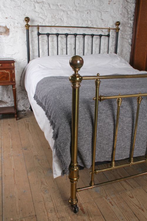 fig 2. Timelessly Classic Victorian Black and Blass King Size Bed