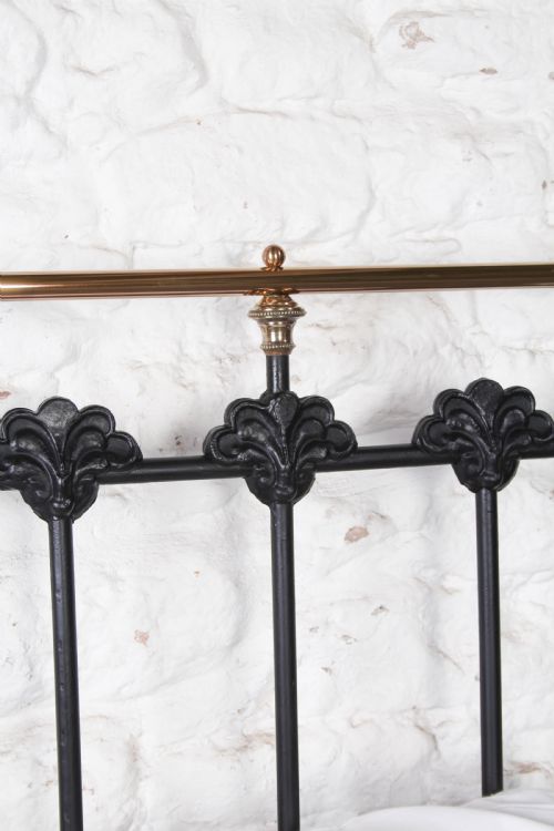 fig 2. Classic Victorian super king size no-end bed