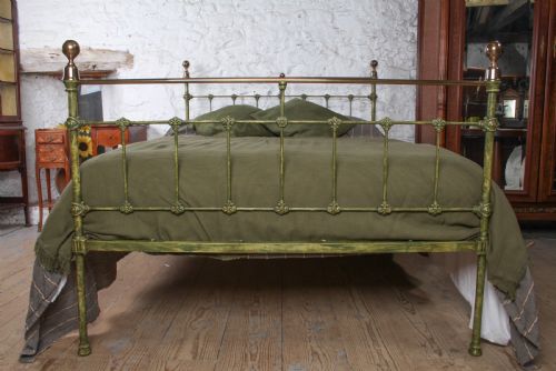 fig 2. Victorian Double Bed in Gorgeous Greens