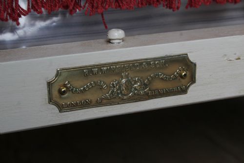 fig 4. Magnificent Winfield kingsize bed