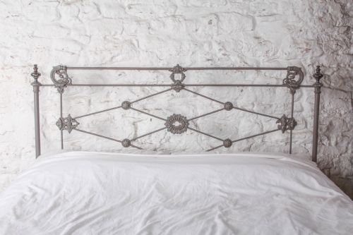 fig 2. Gorgeous Victorian King Size No End Bed