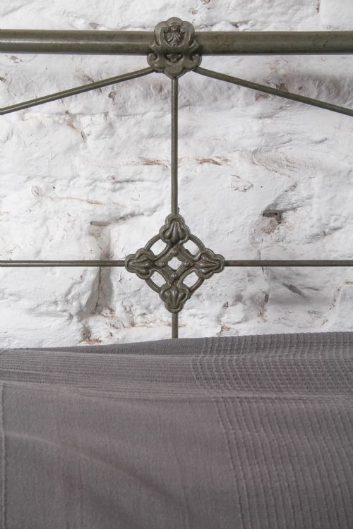 fig 3. Stylishly Simple and Attractive Irish King Size No End Bed