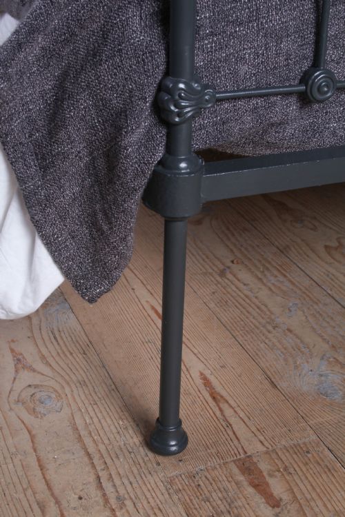 fig 4. Lovely Lower Height Classic Straight Rail Victorian Double Bed