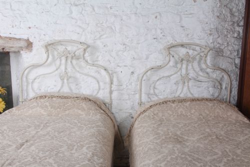 fig 1. Stunning pair of Rare American Style Single Beds – Can be Joined