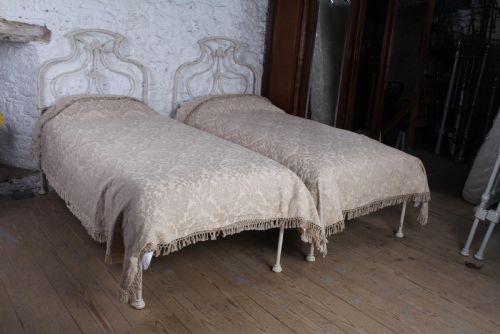 fig 2. Stunning pair of Rare American Style Single Beds – Can be Joined