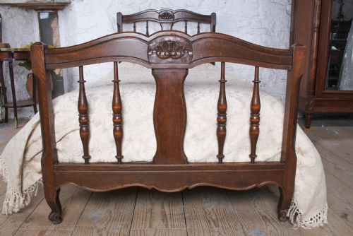 fig 1. Very Nice Single Oak Bed with Original Vono Rails