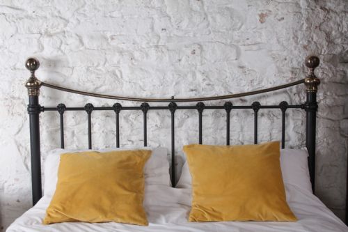 fig 2. Timeless Dip rail Brass and iron Bedstead