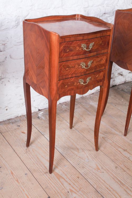 VERY REFINED FLORAL MARQUETRY BEDSIDE TABLES - ADDITIONAL PHOTO 1