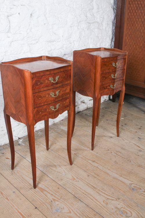 VERY REFINED FLORAL MARQUETRY BEDSIDE TABLES - ADDITIONAL PHOTO 2