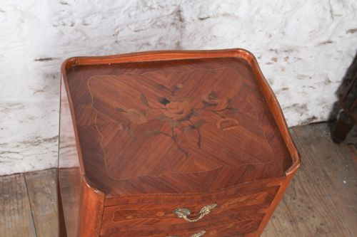 VERY REFINED FLORAL MARQUETRY BEDSIDE TABLES - ADDITIONAL PHOTO 4