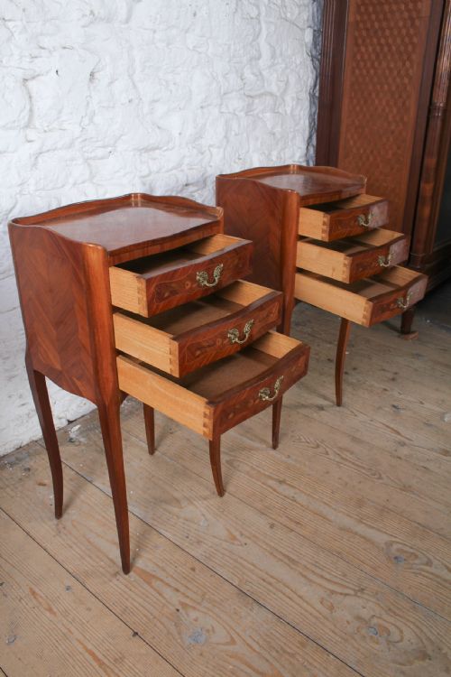 VERY REFINED FLORAL MARQUETRY BEDSIDE TABLES - ADDITIONAL PHOTO 5