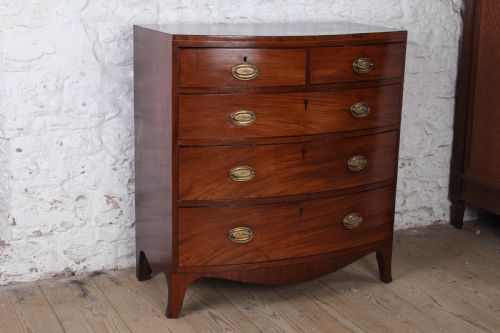 Lovely Georgian Mahogany Bow Fronted Chest of Drawers