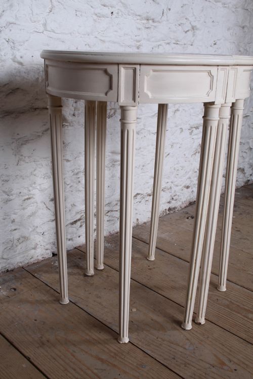 VERY NICE PAIR OF PAINTED DEMI LUNE CONSOLE BEDSIDE TABLES - ADDITIONAL PHOTO 4