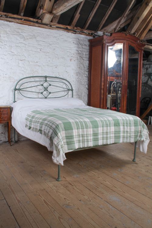 fig 1. Gorgeously Detailed Irish No End Double Bed