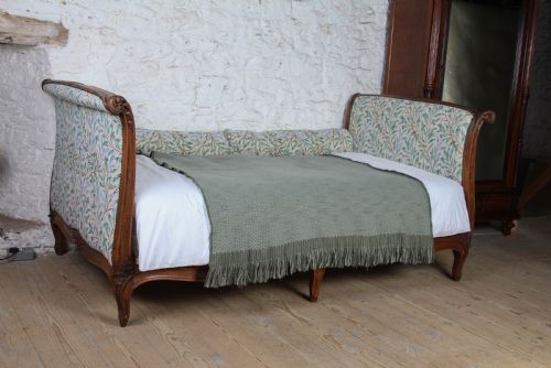 GORGEOUS LOUIS XV STYLE NEWLY UPHOLSTERED SLEIGH DAY BED - ADDITIONAL PHOTO 1