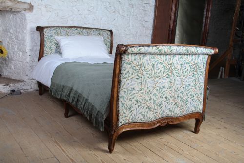 GORGEOUS LOUIS XV STYLE NEWLY UPHOLSTERED SLEIGH DAY BED - ADDITIONAL PHOTO 10