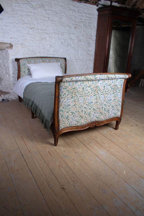 GORGEOUS LOUIS XV STYLE NEWLY UPHOLSTERED SLEIGH DAY BED - ADDITIONAL PHOTO 14