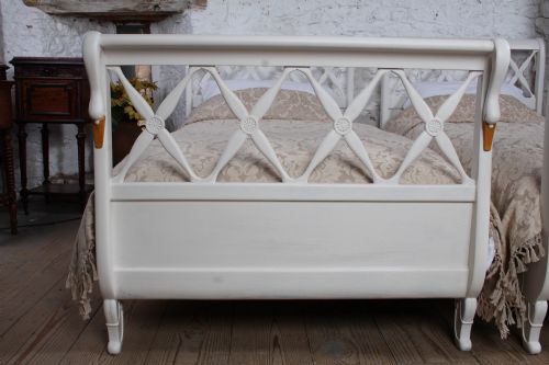 POSITIVELY CHARMING PAIR OF PAINTED FRENCH SWAN SINGLE BEDS - ADDITIONAL PHOTO 2