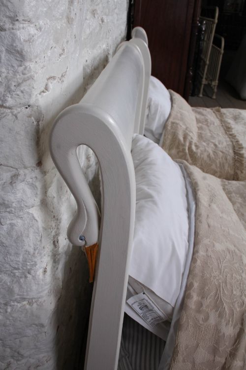 POSITIVELY CHARMING PAIR OF PAINTED FRENCH SWAN SINGLE BEDS - ADDITIONAL PHOTO 7