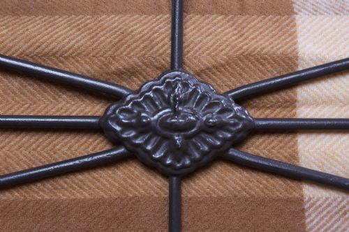 SIMPLY STYLISH ALL IRON VICTORIAN KING SIZE BED - ADDITIONAL PHOTO 3