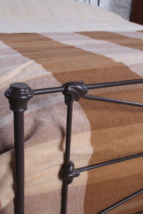 SIMPLY STYLISH ALL IRON VICTORIAN KING SIZE BED - ADDITIONAL PHOTO 4