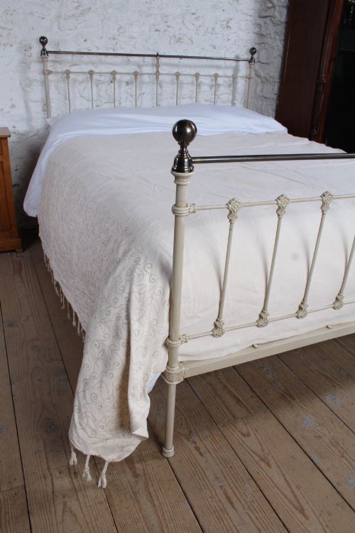 ATTRACTIVE IRON AND BRASS CLASSIC VICTORIAN KING SIZE BED - ADDITIONAL PHOTO 8