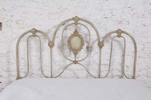 TASTEFUL VICTORIAN THREE HOOP DOUBLE BED - ADDITIONAL PHOTO 8