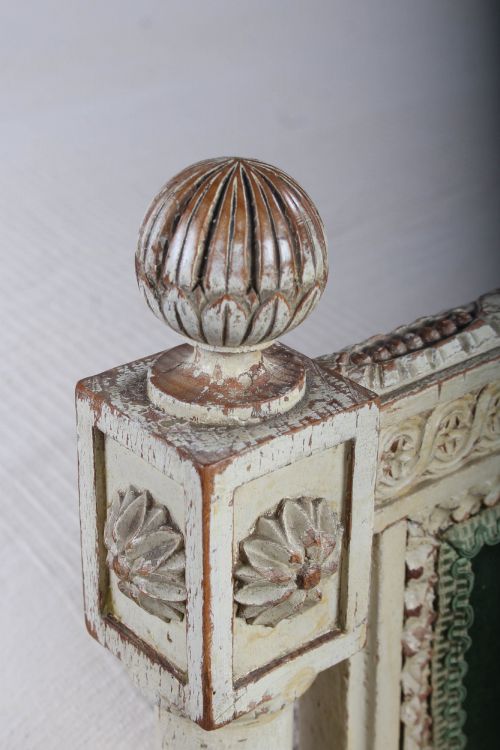 GORGEOUS AND UNIQUELY SHAPED LOUIS XIV STYLE UPHOLSTERED KING SIZE BED - ADDITIONAL PHOTO 4