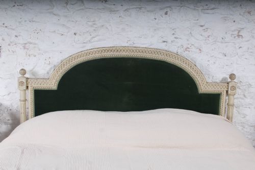 GORGEOUS AND UNIQUELY SHAPED LOUIS XIV STYLE UPHOLSTERED KING SIZE BED - ADDITIONAL PHOTO 5