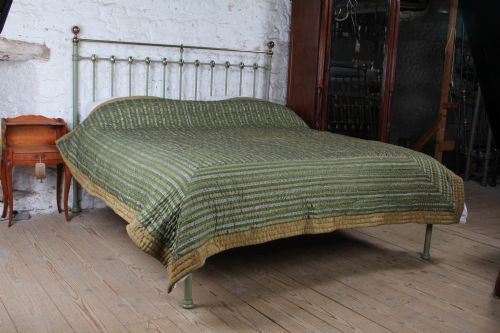 INCREDIBLY ATTRACTIVE IRON AND BRASS SUPER KING LOW END BED