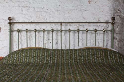INCREDIBLY ATTRACTIVE IRON AND BRASS SUPER KING LOW END BED - ADDITIONAL PHOTO 2
