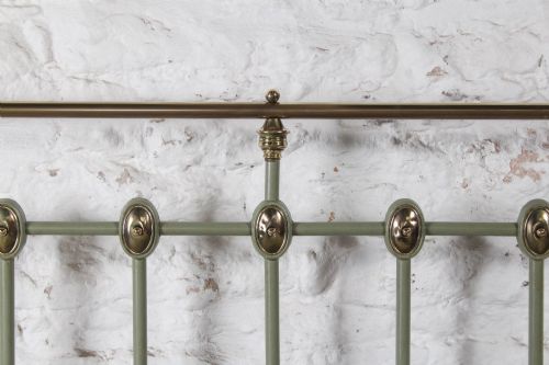 INCREDIBLY ATTRACTIVE IRON AND BRASS SUPER KING LOW END BED - ADDITIONAL PHOTO 5