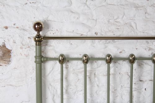 INCREDIBLY ATTRACTIVE IRON AND BRASS SUPER KING LOW END BED - ADDITIONAL PHOTO 6