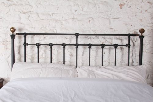 STUNNING WINFIELD IRON AND BRASS KING SIZE BED WITH TAPERED POSTS - ADDITIONAL PHOTO 2