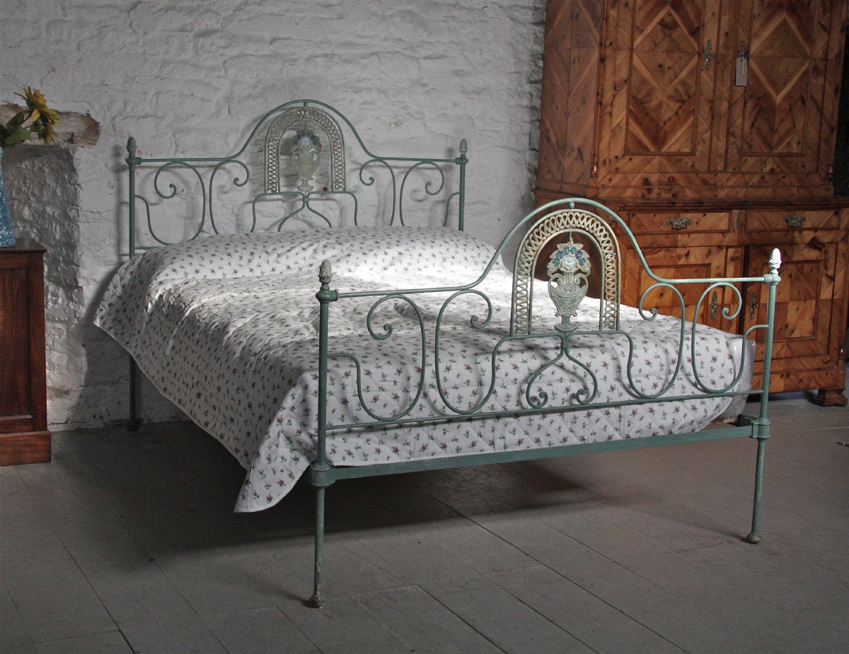 Very pretty romantic  king size Victorian forged iron bedstead with delightful shabby chic paint finish 