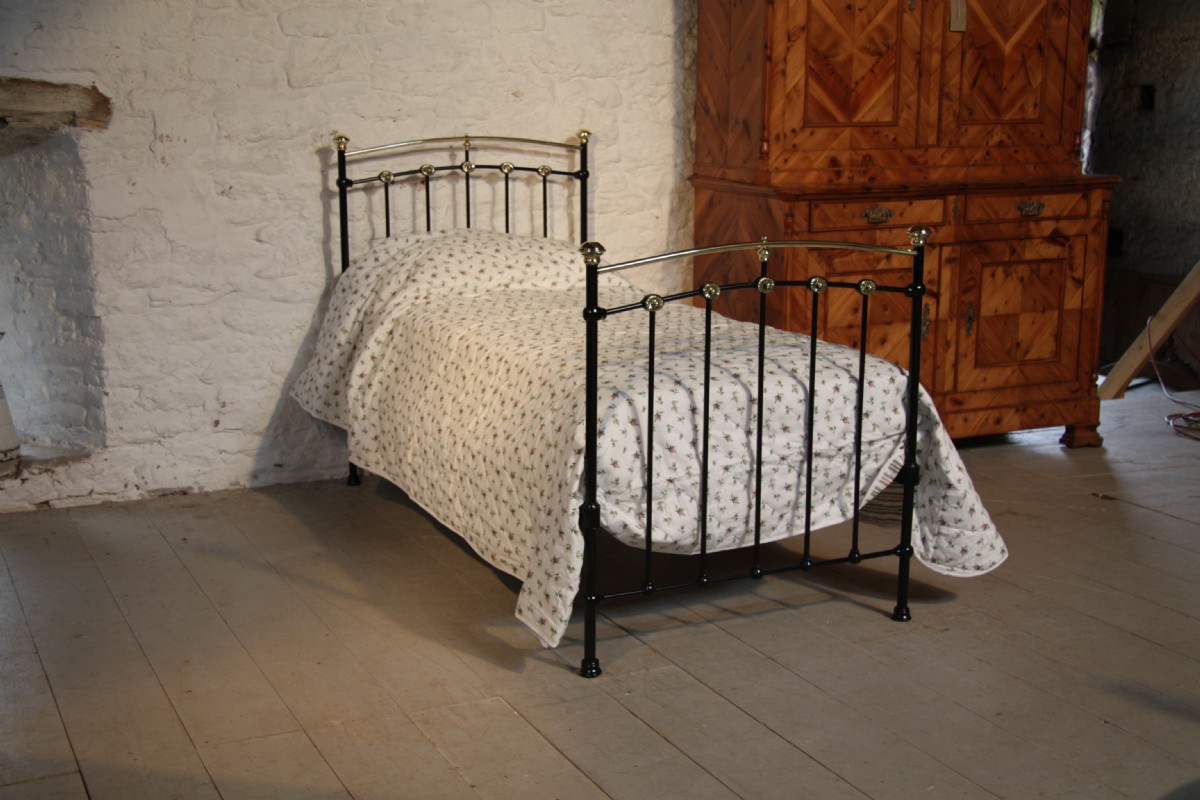 Classic Victorian black and brass single bed