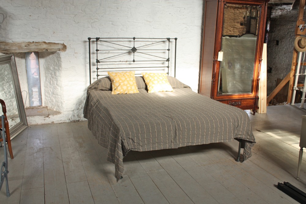 Simple All iron king size no foot end bed