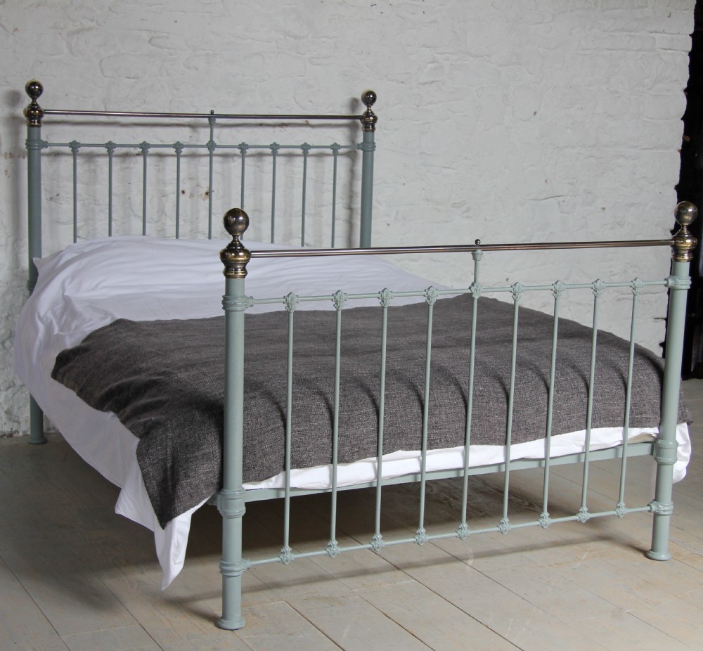Classic Victorian king size brass and iron bedstead 