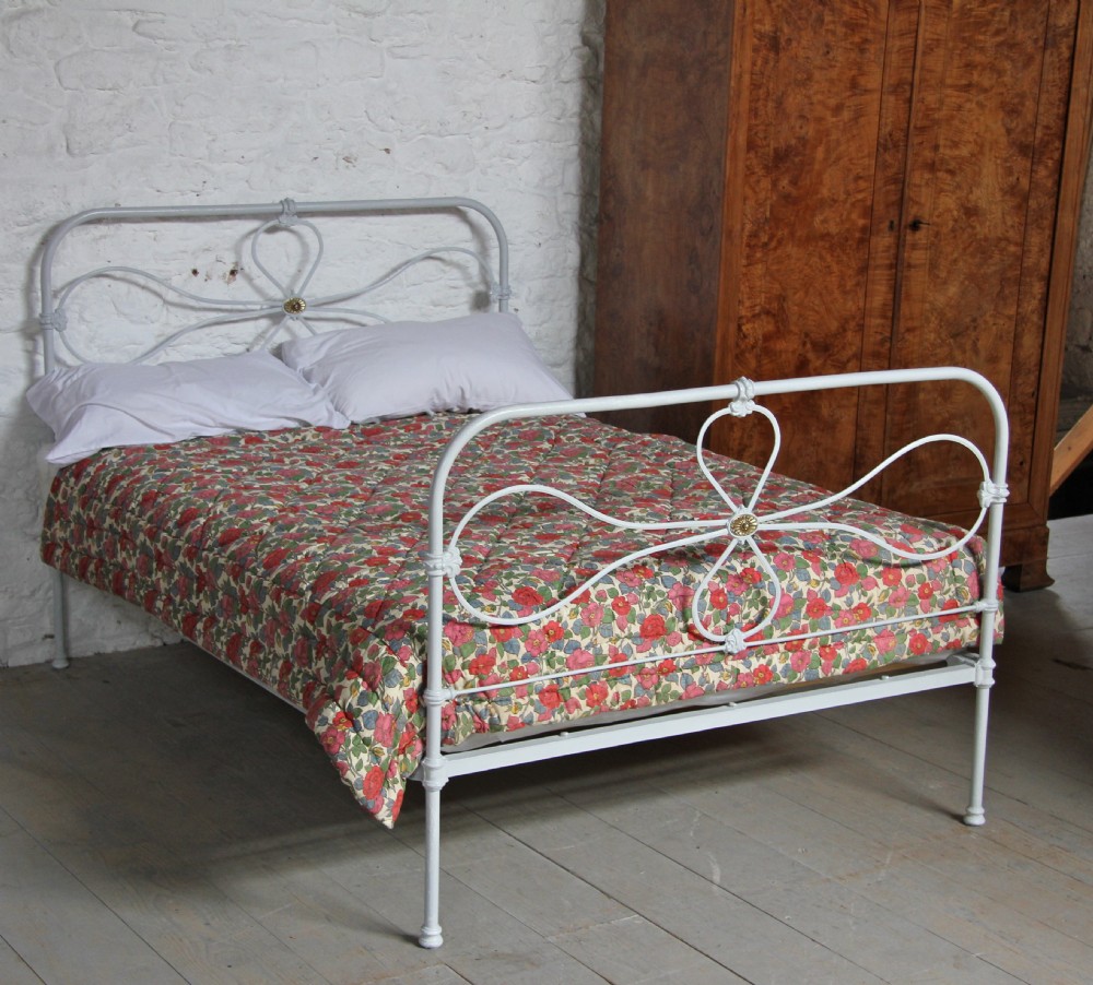 Simple Irish iron double bed